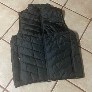 (1MC34)Men's Black Quilted Puffer Vest Size 3XL New With Tags.